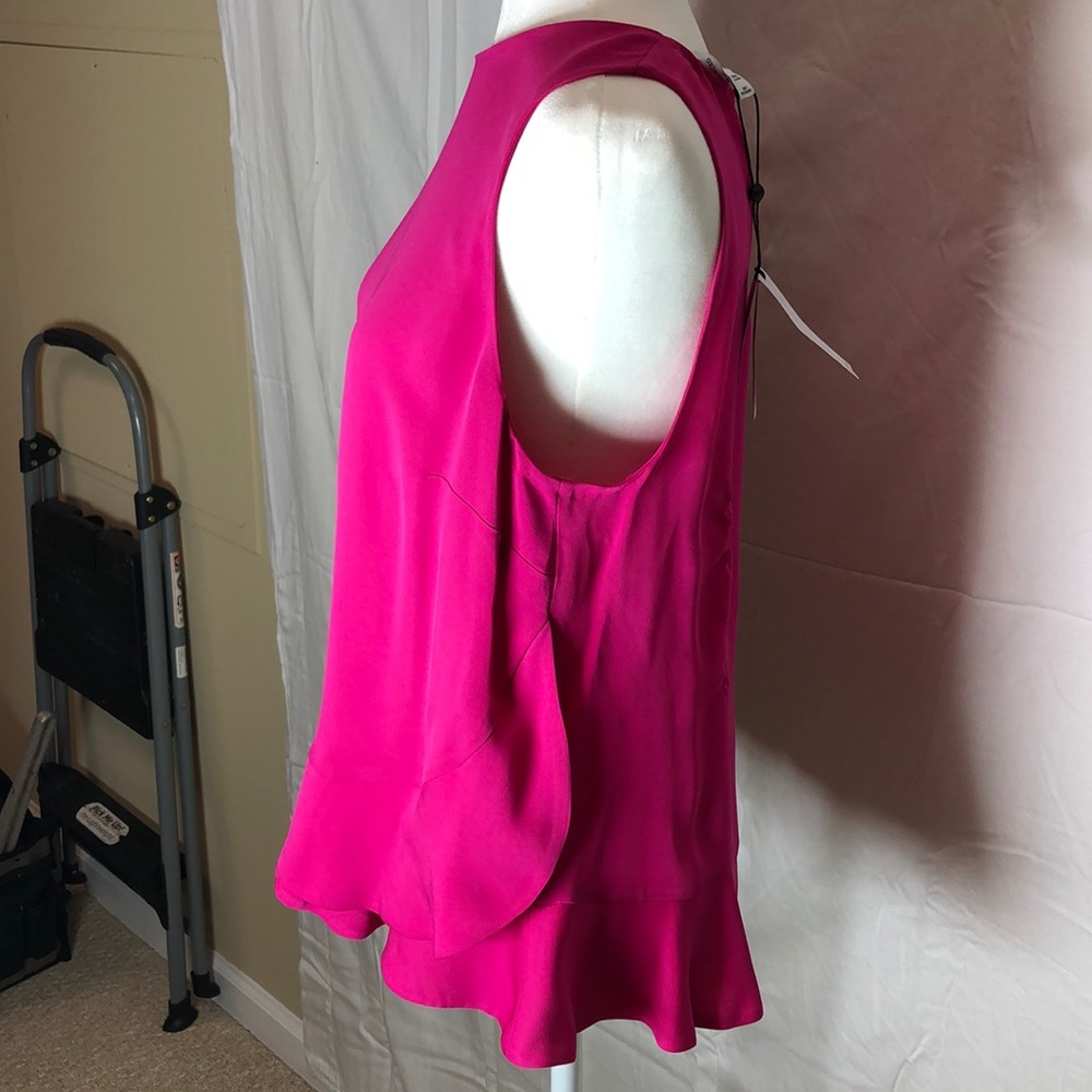 Gorgeous Diane Von Furstenberg sleeveless blouse - Picture 3 of 7